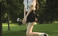 往下边塞水果后吸出来视频